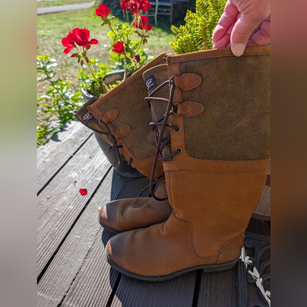 UGG Elsa boots Size 7.5